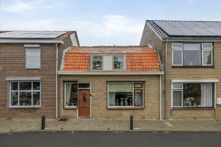 Terraced house for sale: Zuid Spuidijk 29, Dirksland industriegebied Dirksland
