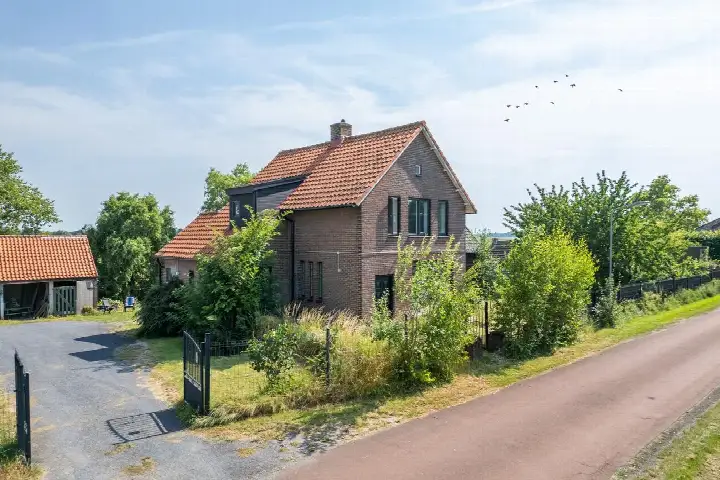 Detached house for sale: Zuiddijk 11, Buitengebied Hengstdijk Hengstdijk