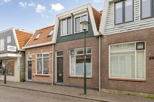 Terraced house for sale: Zuiddijk 229, Prins Hendrikbuurt Zaandam