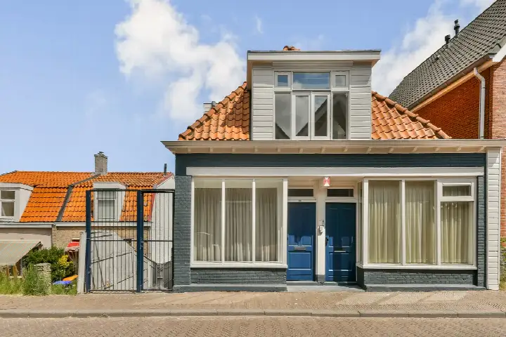 Apartment for sale: Zuiddijk 253A, Burgemeestersbuurt Zaandam