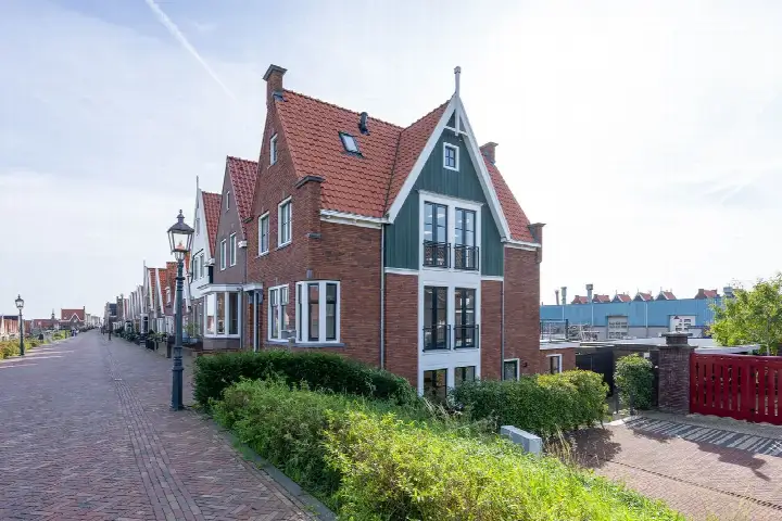 Twee-onder-één-kap te koop: Zuideinde 149, Volendam-Oude kom Volendam