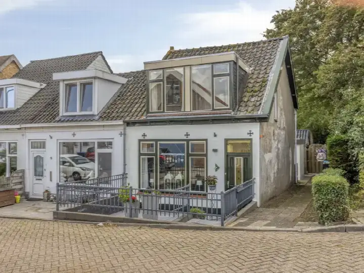 Corner house for sale: Zuidelijke Achterweg 2, Nieuwe-Tonge woonkern Nieuwe-Tonge