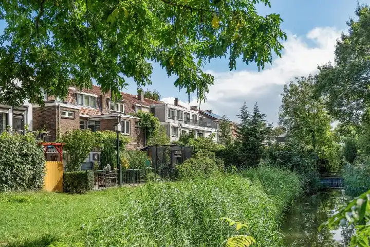 Tussenwoning te koop: Zuidendijk 49, Zuidendijk Dordrecht
