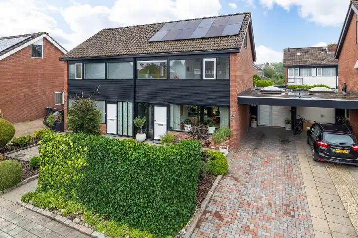 Tussenwoning te koop: Zuiderdwarsvaart 47, De Venen noord Drachten