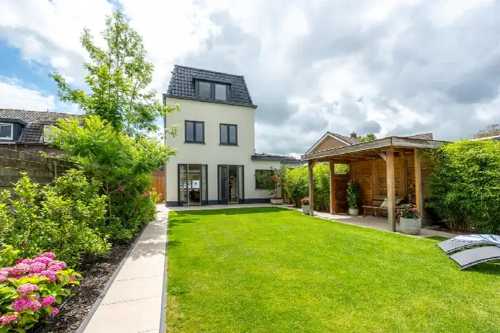 Corner house for sale: Zuiderstraat 16, Zandveld Nieuwegein