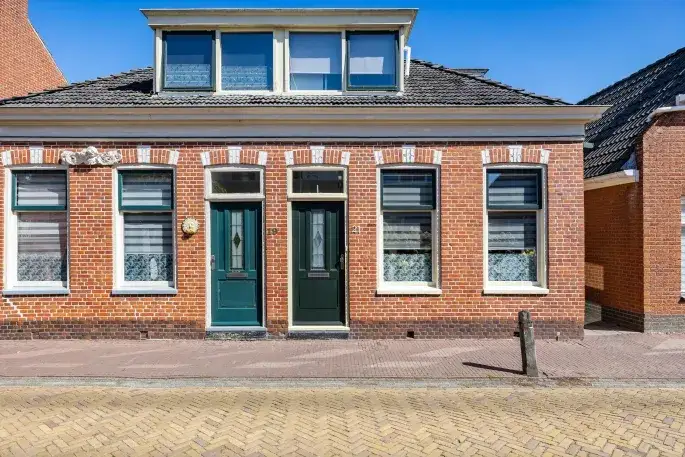 Twee-onder-één-kap te koop: Zuiderstraat 21, Uithuizen Centrum Uithuizen