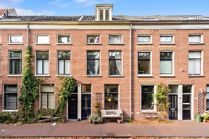 Tussenwoning te koop: Zuiderstraat 298, In de Veste Delft