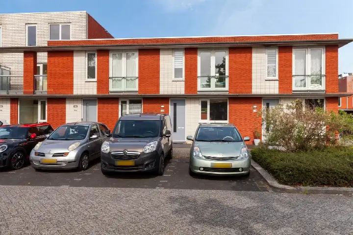 Terraced house for rent: Zuidwijkstraat 108, Zuid-Hollandbuurt-Zuidoost Zoetermeer