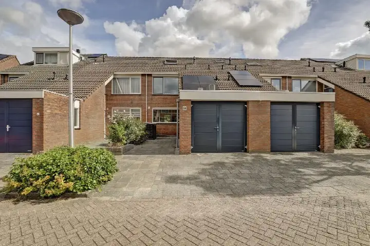 Terraced house for sale: Zuwe 14, Broekvelden-Zuidoost Bodegraven