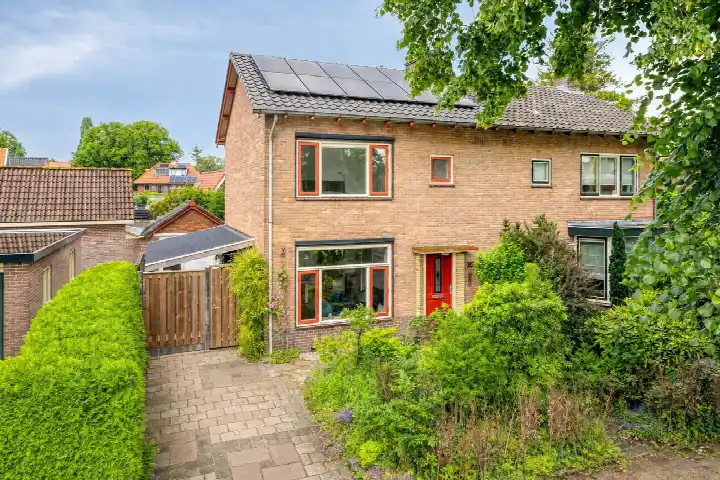 Semi-detached for sale: Zwaluwenweg 28, 't Hart Soest