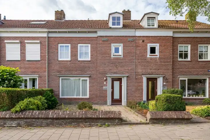 Tussenwoning te koop: Zwaluwstraat 10, Vogeltjesbuurt Oost Tilburg