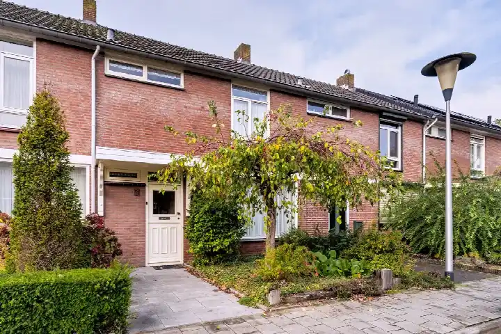 Terraced house for sale: Zwaluwstraat 3, Binderen Helmond