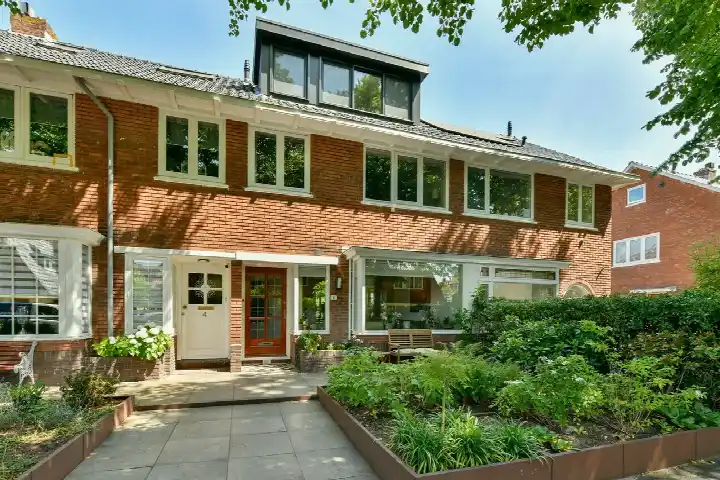 Terraced house for sale: Zwaluwstraat 6, Badhoevedorp Noordoost Badhoevedorp
