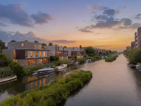 Semi-detached for sale: Zwanebloemlaan 111, Rieteilanden-West Amsterdam