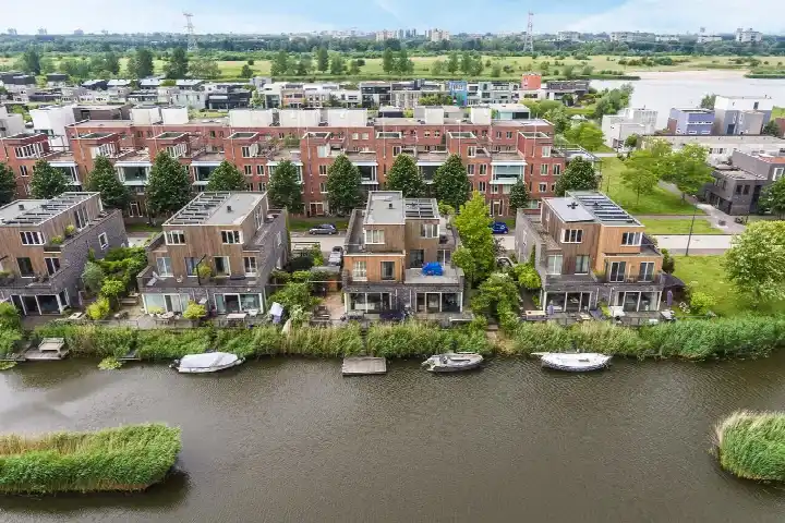 Twee-onder-één-kap te koop: Zwanebloemlaan 39, Rieteilanden-West Amsterdam