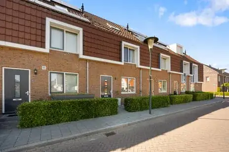 Terraced house for sale: Zwanenbloem 57, Lanenbuurt Elst (Ge)