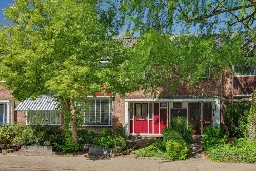 Tussenwoning te koop: Zwanensingel 16, Verspreide huizen Velp-Zuidoost Velp