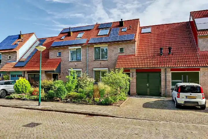 Tussenwoning te koop: Zwanenweide 34, Nieuwe-Oosterhei Baarn