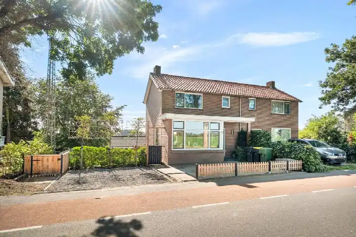 Twee-onder-één-kap te koop: Zwartsluisje 97, Zuid-Beijerland Buitengebied Zuid-Beijerland