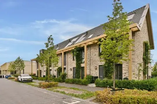 Terraced house for sale: Zwembaan 179, Vijfsluizen Vlaardingen