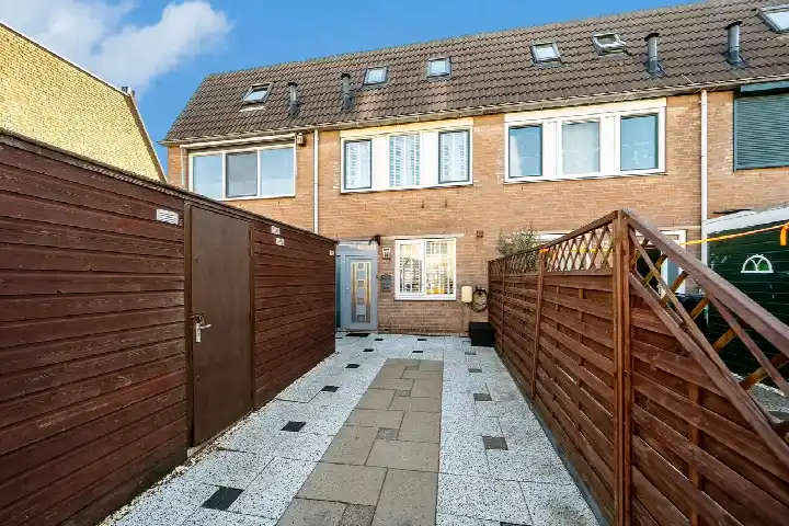 Terraced house for sale: zwijnsbergenweg 90, Beverwaard Rotterdam