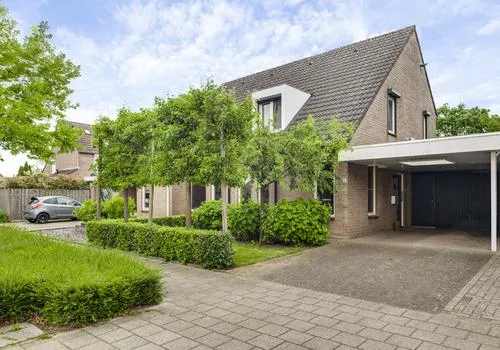 Tussenwoning te koop: Tichelveld 81, Nederweert Nederweert