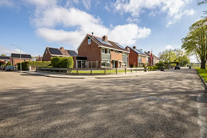 Hoekwoning te koop: Tichelwerk 11, Steenbakkersbuurt Delfzijl