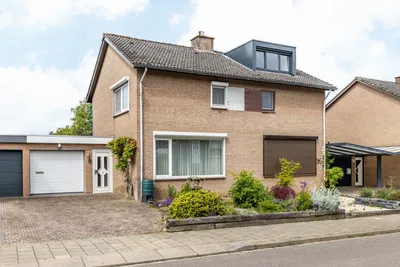 Tussenwoning te koop: Tienbundersweg 28, Wijlre Wijlre