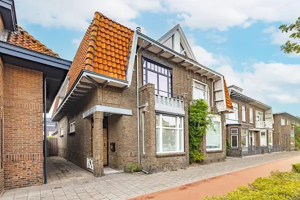 Twee-onder-één-kap te koop: Tilburgseweg 73, Breda
