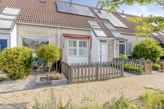Tussenwoning te koop: Tinnengieterhof 12, Ambachtenbuurt Schiedam