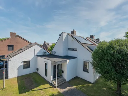 Tussenwoning te koop: Titanenhof 16, Daalhof Maastricht