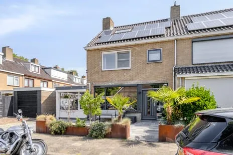 Vrijstaande woning te koop: Titus Brandsmastraat 1, Verzetstrijdersbuurt Heemskerk
