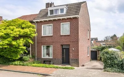 Twee-onder-één-kap te koop: Titus Brandsmastraat 58, Merkelbeekerdal Brunssum