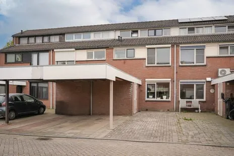 Tussenwoning te koop: Tjalkstraat 18, Zaltbommel