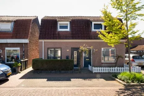 Twee-onder-één-kap te koop: Tjibbe Knolstraat 24, Overdinkel kern Overdinkel