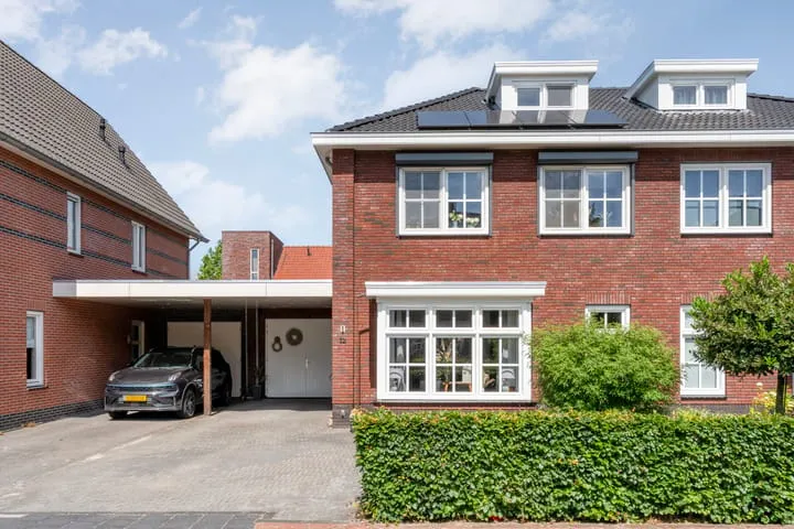Tussenwoning te koop: Toekomstweg 12, Almelo