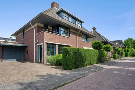 Twee-onder-één-kap te koop: Toernooiveld 105, De Velden Zuid Almere