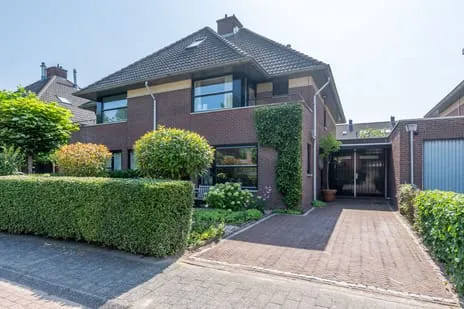 Tussenwoning te koop: Toernooiveld 45, De Velden Zuid Almere