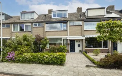 Tussenwoning te koop: Tolhuislaan 14, Centrum West 1 Etten-Leur