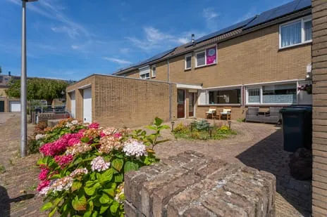 Tussenwoning te koop: Tollenshof 14, Dichters- en Schrijversbuurt Hellevoetsluis