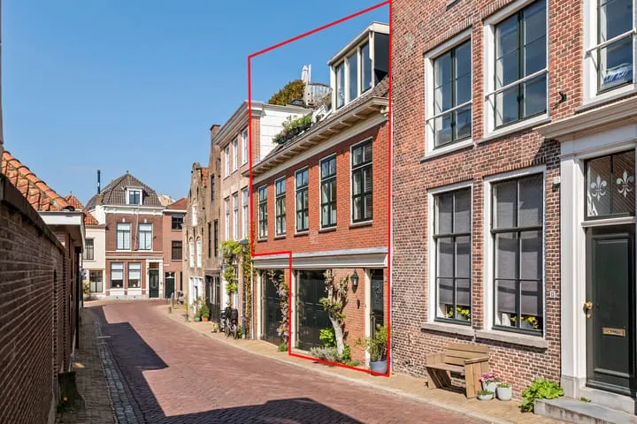 Tussenwoning te koop: Tolsteeg 11, Benedenstad Gorinchem