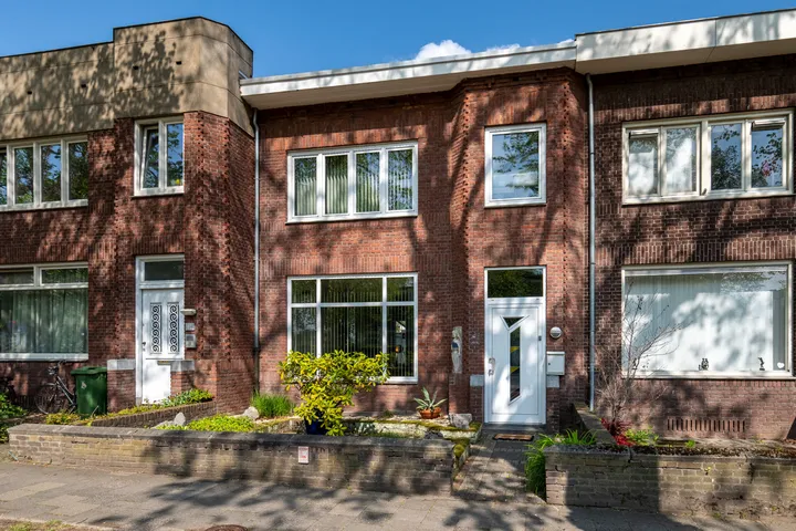 Tussenwoning te koop: Tongerseweg 104, Maastricht