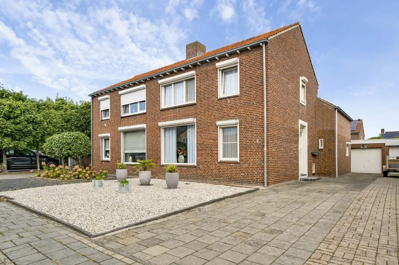 Twee-onder-één-kap te koop: Toomstraat 3, Thorn