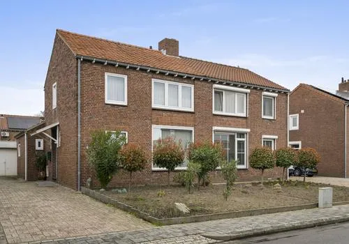 Twee-onder-één-kap te koop: Toomstraat 5, Thorn Thorn