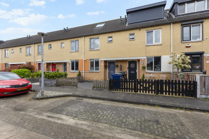Tussenwoning te koop: Top Naeffstraat 69, Literatuurwijk Midden-oost Almere