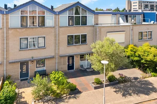 Tussenwoning te koop: Topaaslaan 22, Rhoon