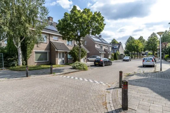 Tussenwoning te huur: Topaasring 127, Blixembosch-West Eindhoven