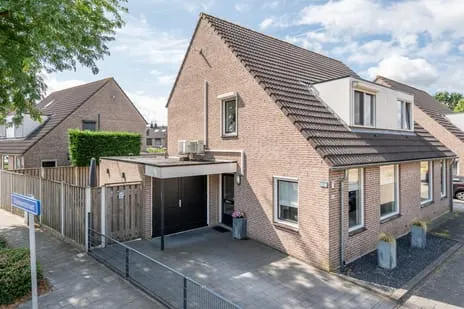 Corner house for sale: Topaasstraat 14, 't Hout-Centrum Helmond