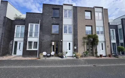 Tussenwoning te koop: Topzeil 22, Noorderplassen W.-West Almere