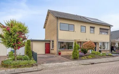 Twee-onder-één-kap te koop: Torenlaan 10, Centrum Gendt Gendt